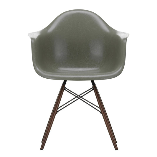 Eames Fiberglass Armchair DAW Ahorn dunkel Schwarz