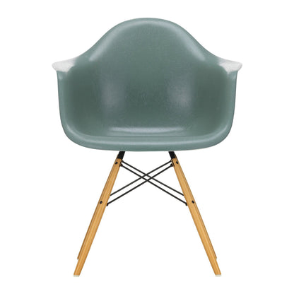 Eames Fiberglass Armchair DAW Ahorn gelblich Schwarz