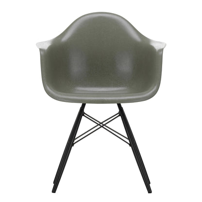 Eames Fiberglass Armchair DAW Ahorn schwarz Schwarz