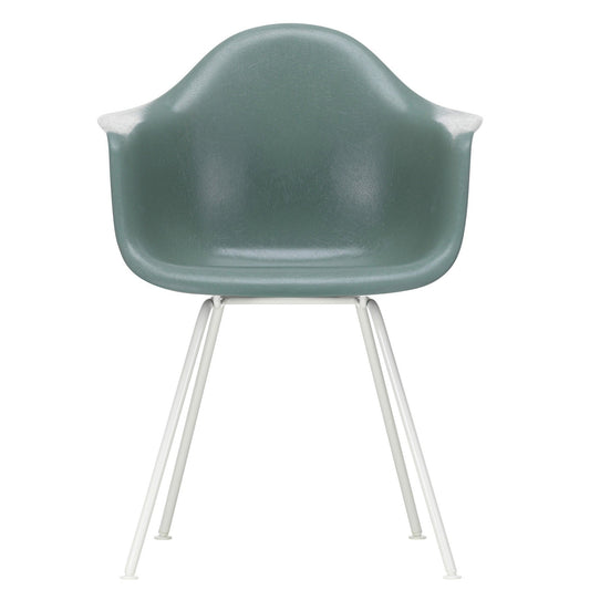 Eames Fiberglass Armchair DAX Gestell weiß Weiß