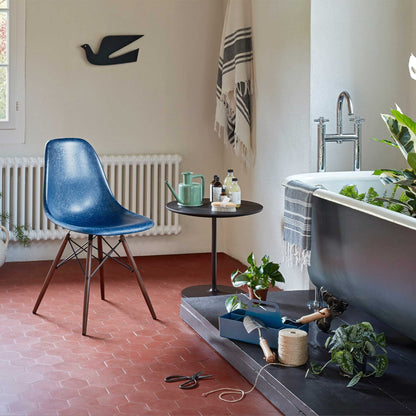 Eames Fiberglass Side Chair DSW Ahorn dunkel Schwarz