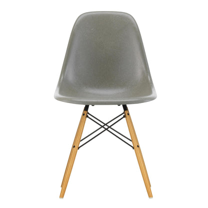 Eames Fiberglass Side Chair DSW Ahorn gelblich Schwarz