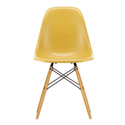 Eames Fiberglass Side Chair DSW Ahorn gelblich Schwarz