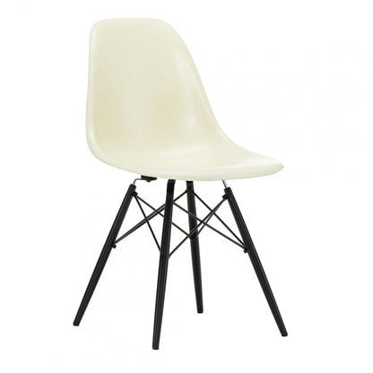 Eames Fiberglass Side Chair DSW Ahorn schwarz Schwarz