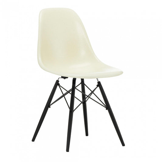 Eames Fiberglass Side Chair DSW Ahorn schwarz Schwarz