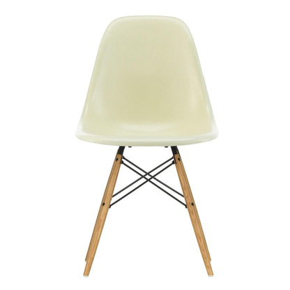 Eames Fiberglass Side Chair DSW Gestell Esche Schwarz