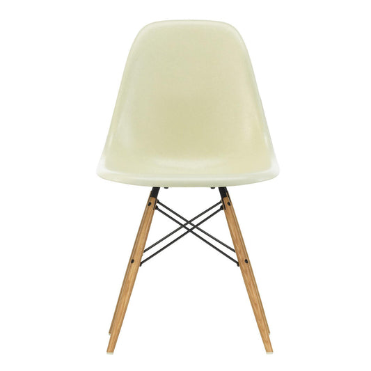Eames Fiberglass Side Chair DSW Gestell Esche Schwarz