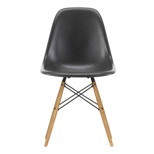 Eames Fiberglass Side Chair DSW Gestell Esche Schwarz