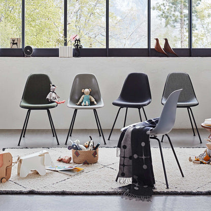 Eames Fiberglass Side Chair DSX schwarz Schwarz