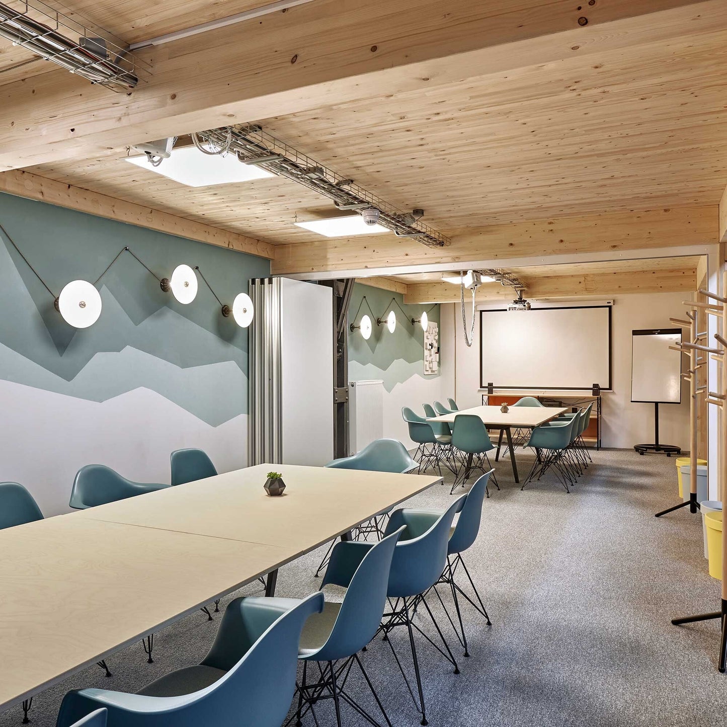 Eames Plastic Armchair DAR RE Gestell schwarz Schwarz