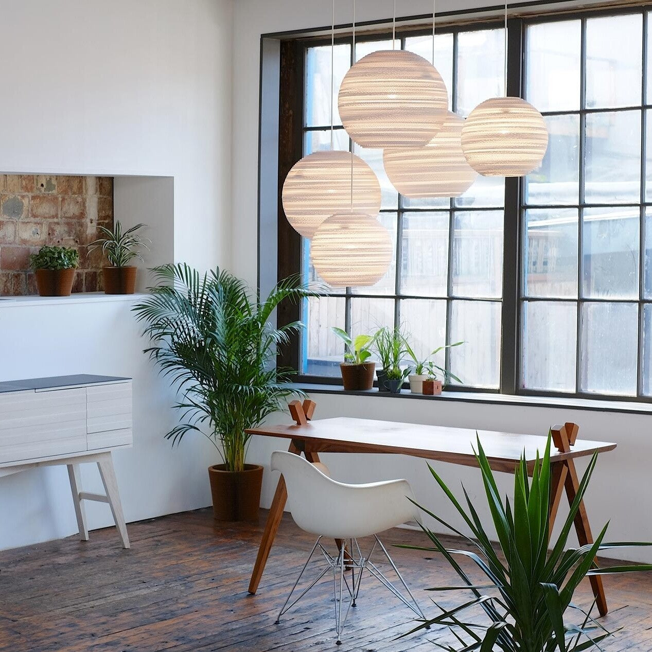 Eames Plastic Armchair DAR RE Gestell verchromt Schwarz