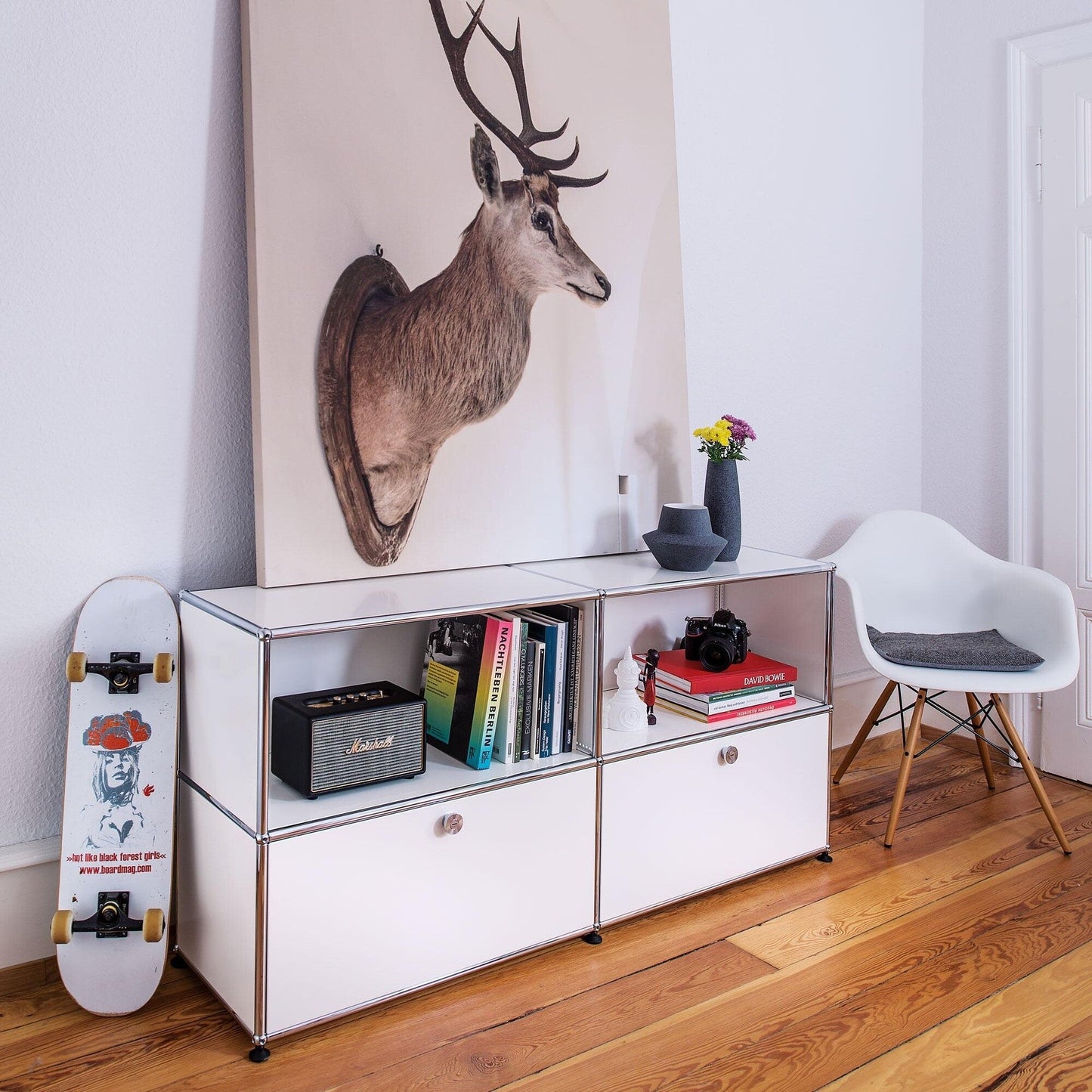 Eames Plastic Armchair DAW Ahorn gelblich Schwarz