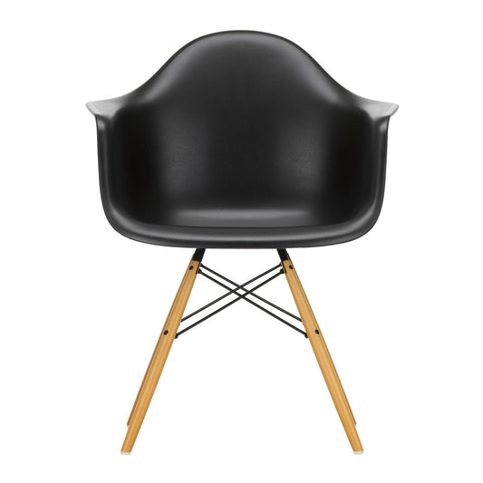 Eames Plastic Armchair DAW RE Ahorn gelblich Schwarz