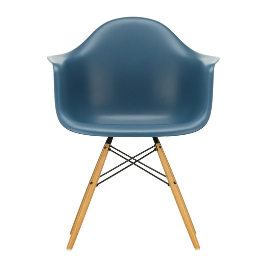 Eames Plastic Armchair DAW RE Ahorn gelblich Schwarz