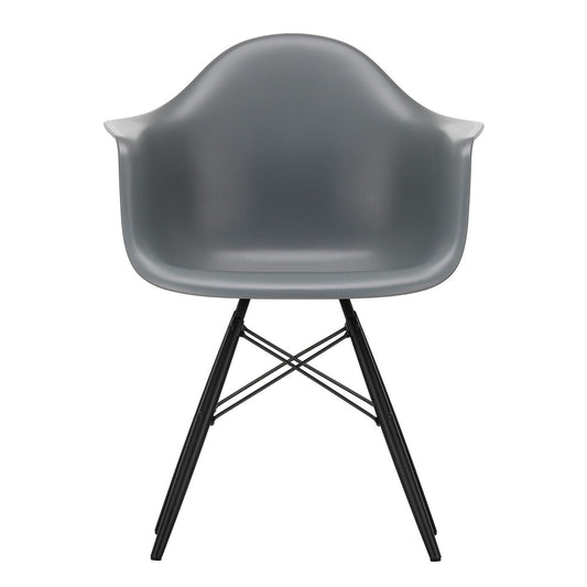 Eames Plastic Armchair DAW RE Ahorn schwarz Schwarz