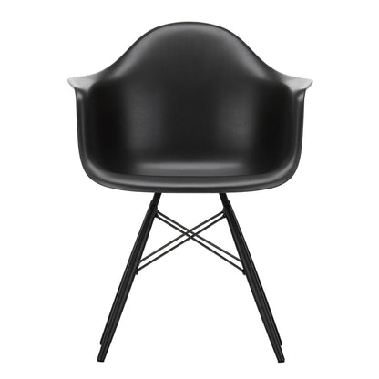 Eames Plastic Armchair DAW RE Ahorn schwarz Schwarz