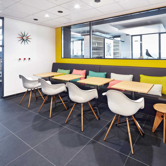 Eames Plastic Armchair DAW Gestell Esche Schwarz