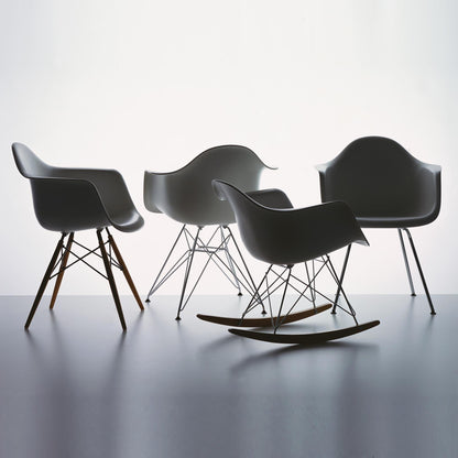 Eames Plastic Armchair DAX RE verchromt Schwarz
