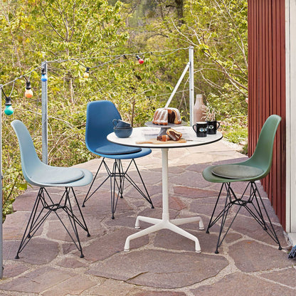 Eames Plastic Side Chair DSR RE Gestell schwarz Schwarz