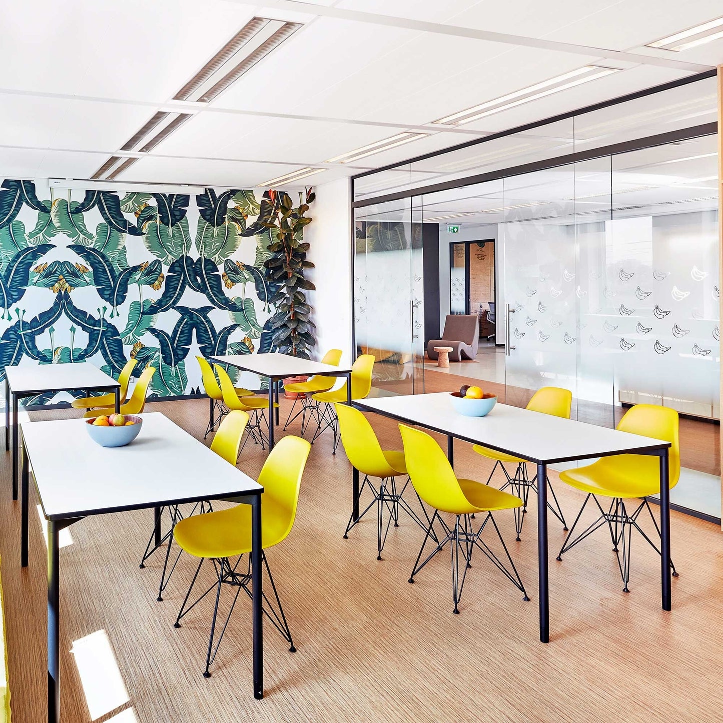 Eames Plastic Side Chair DSR RE Gestell schwarz Schwarz