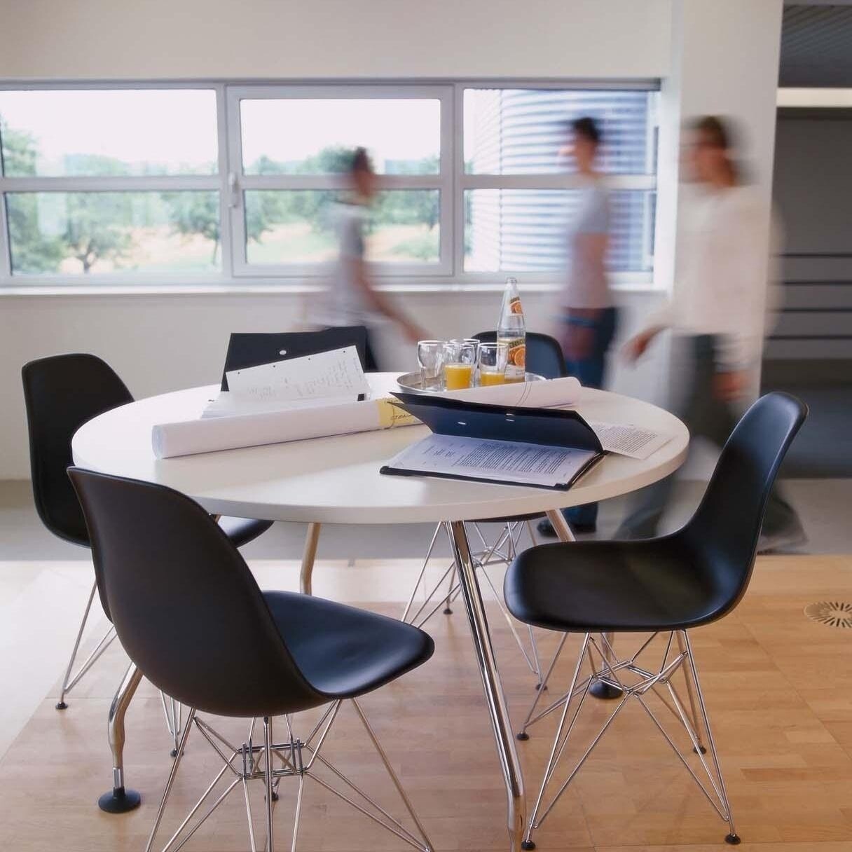 Eames Plastic Side Chair DSR verchromt Weiß