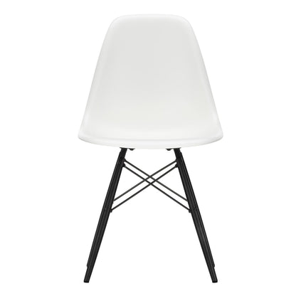 Eames Plastic Side Chair DSW Ahorn schwarz Schwarz