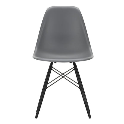 Eames Plastic Side Chair DSW RE Ahorn schwarz Schwarz