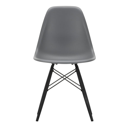 Eames Plastic Side Chair DSW RE Ahorn schwarz Schwarz