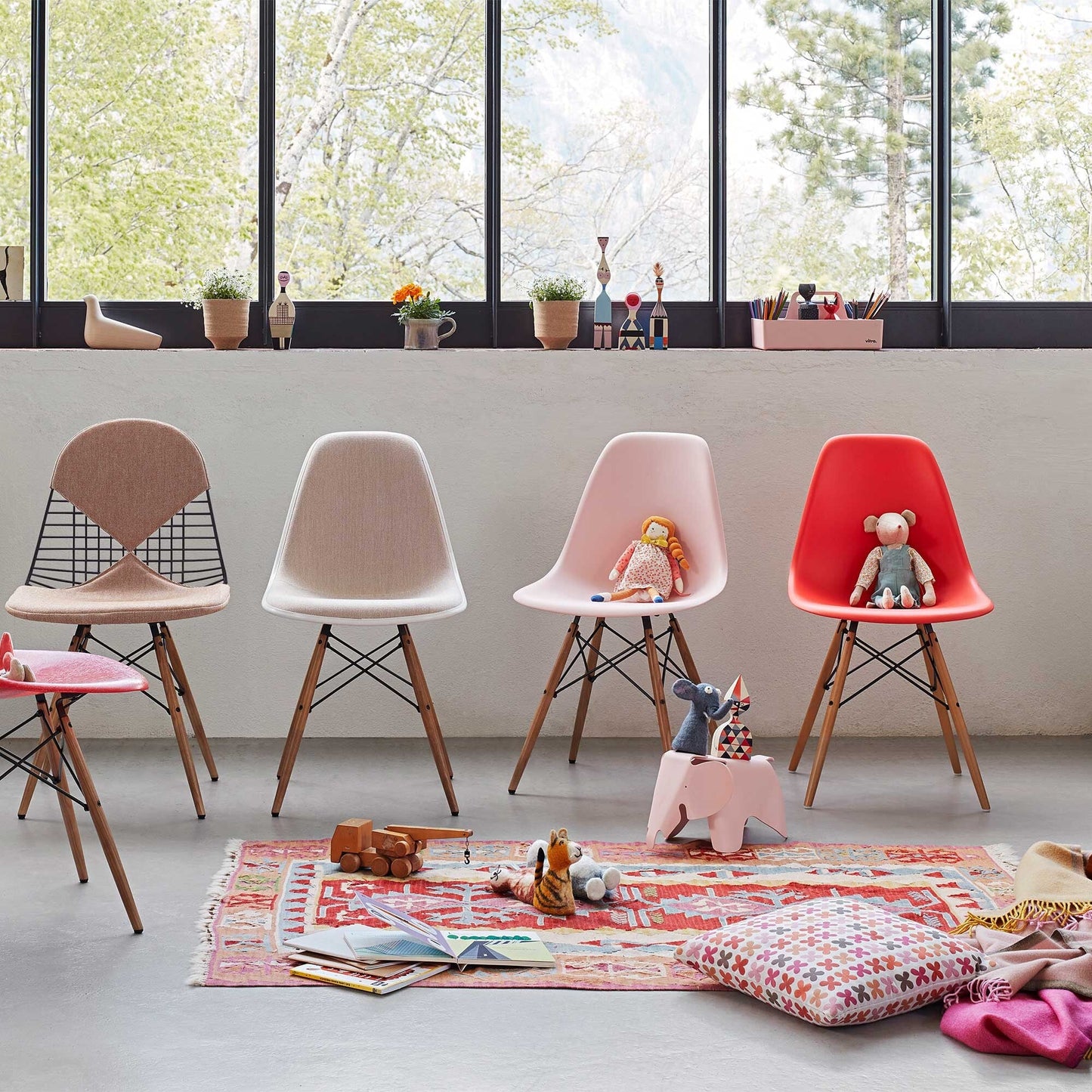 Eames Plastic Side Chair DSW RE Gestell Esche Schwarz