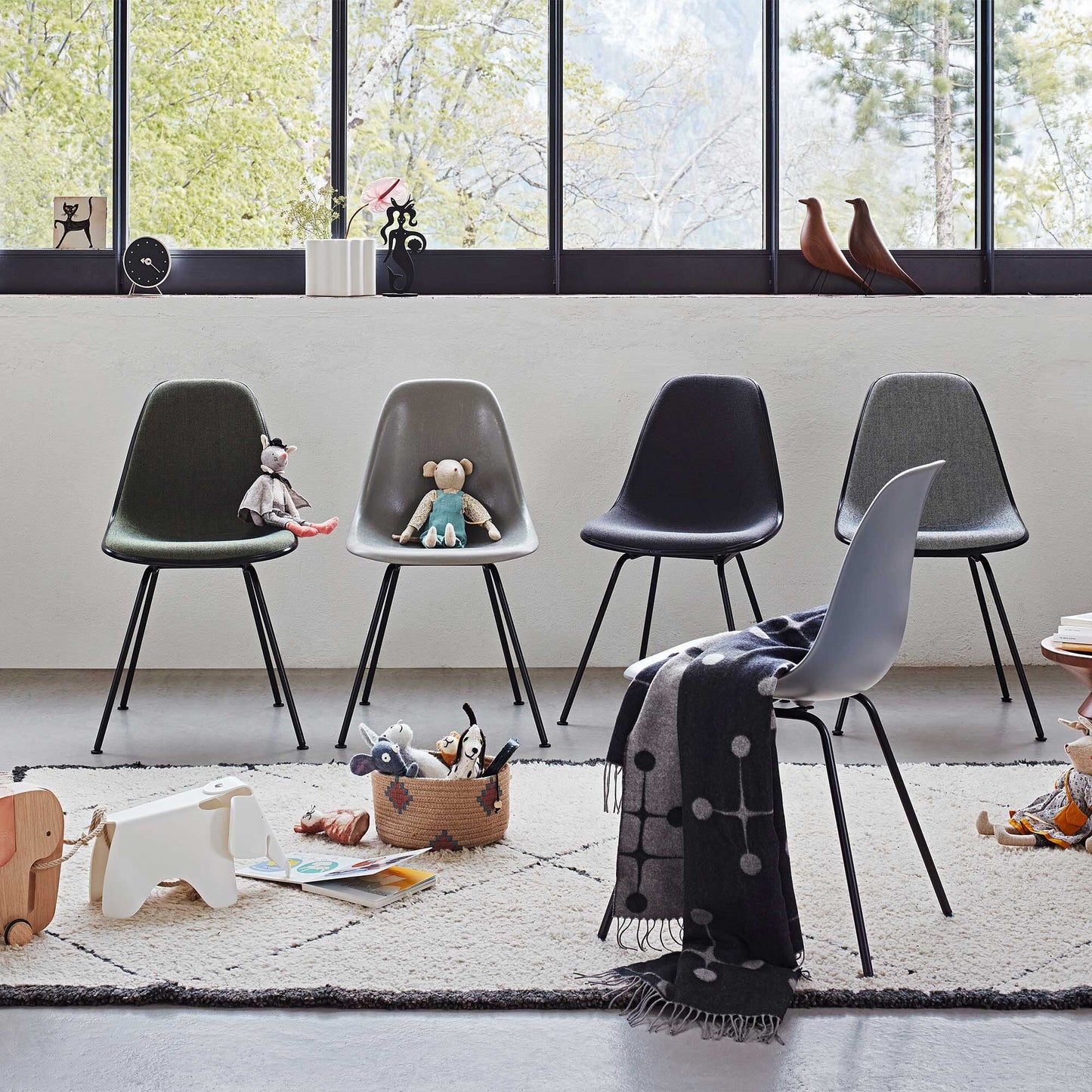 Eames Plastic Side Chair DSX RE Gestell schwarz Schwarz