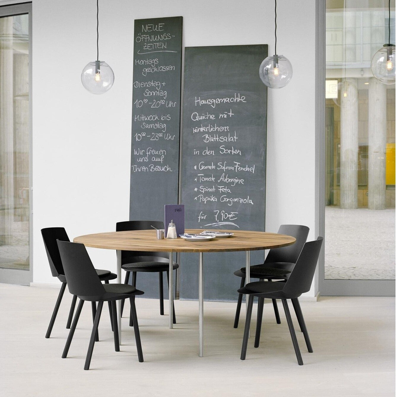 e15 CH04 Houdini Stuhl Schwarz