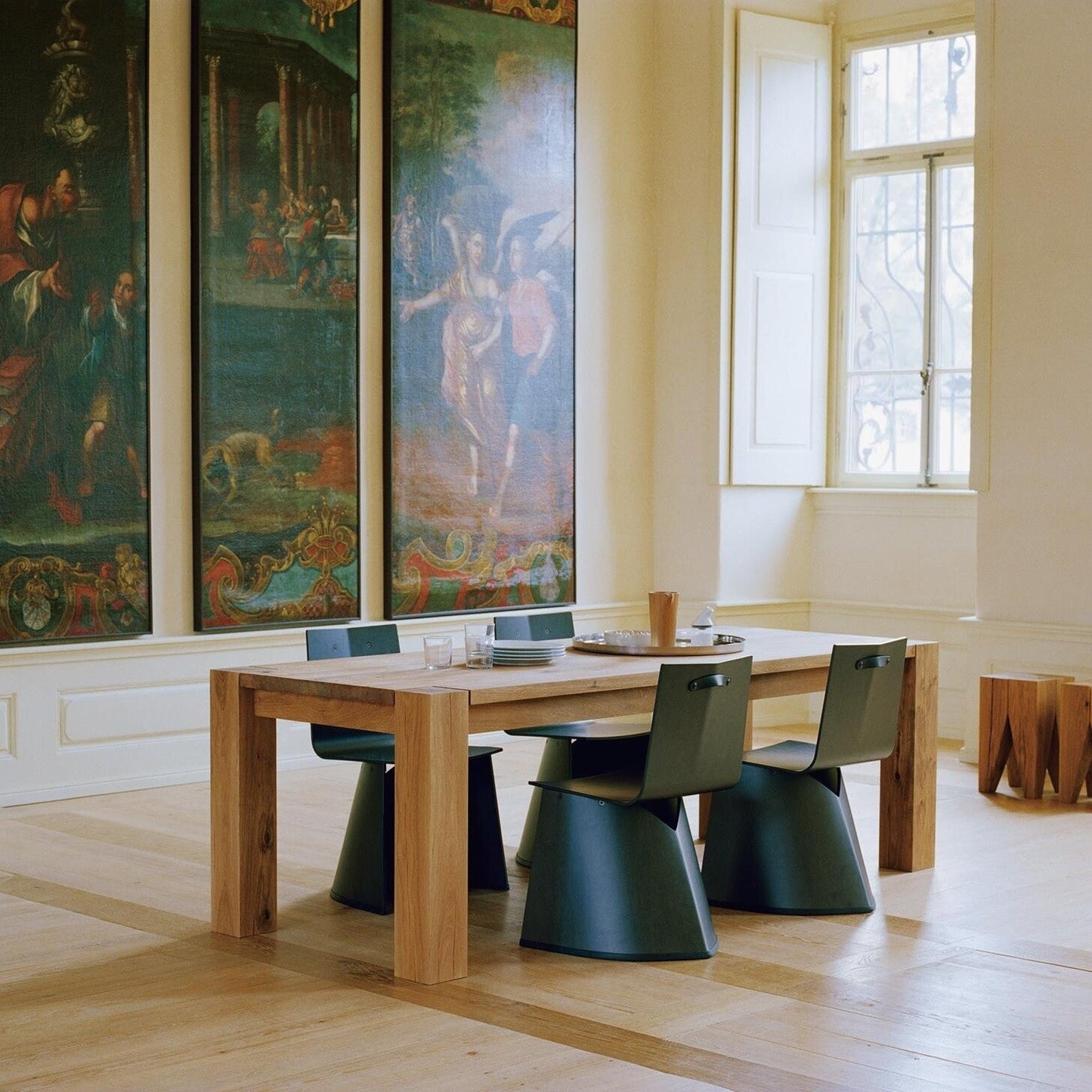 e15 TA04 BigFoot Esstisch