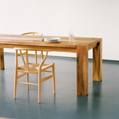 e15 TA04 BigFoot Esstisch