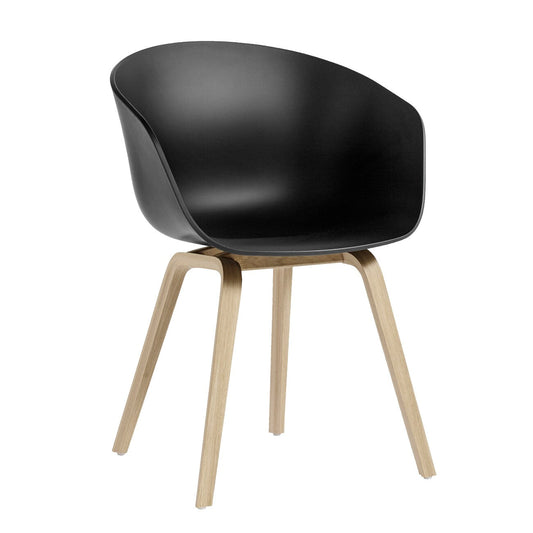 About a Chair AAC 22 2.0 Armlehnstuhl Eiche lackiert Schwarz