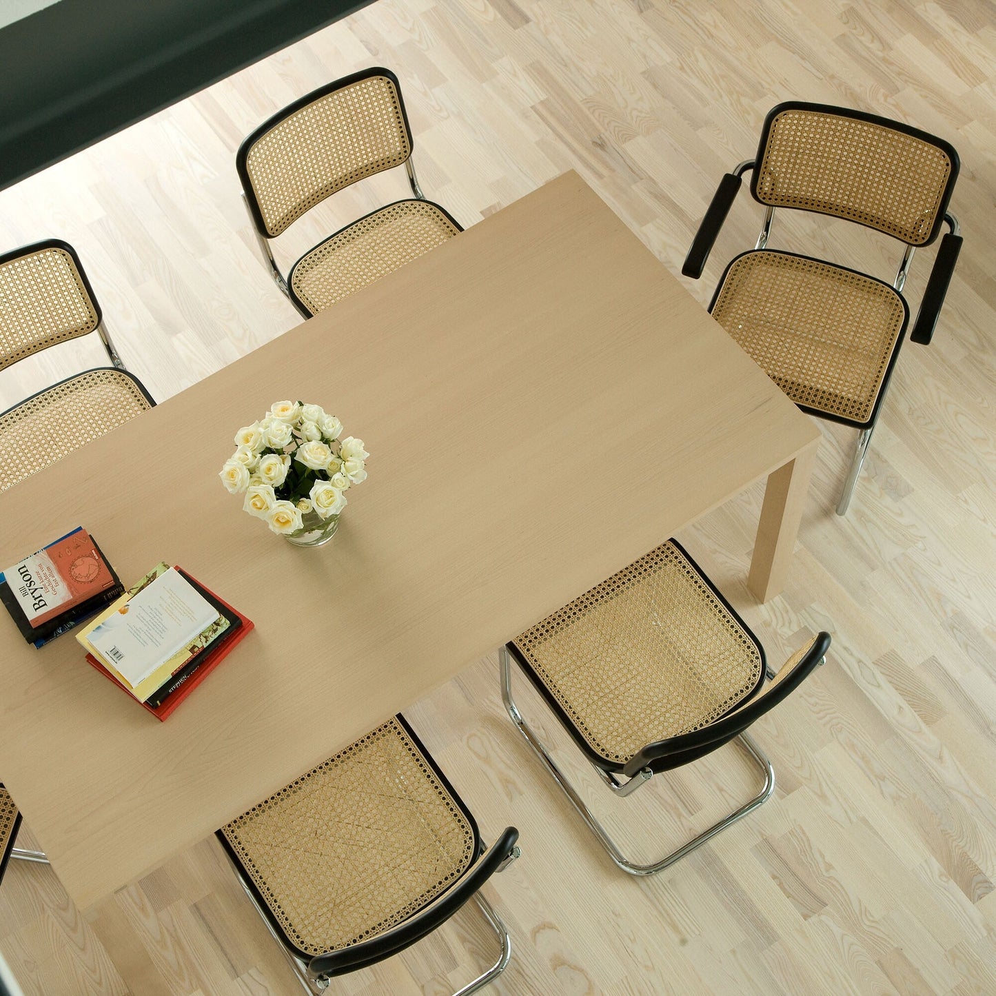 Aktionsset S 32 V Freischwinger Stuhl + Fell Natur