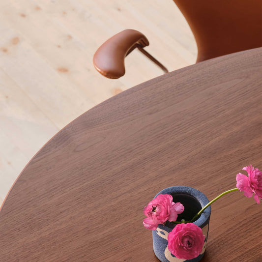 Egg Tisch 115x84x74cm