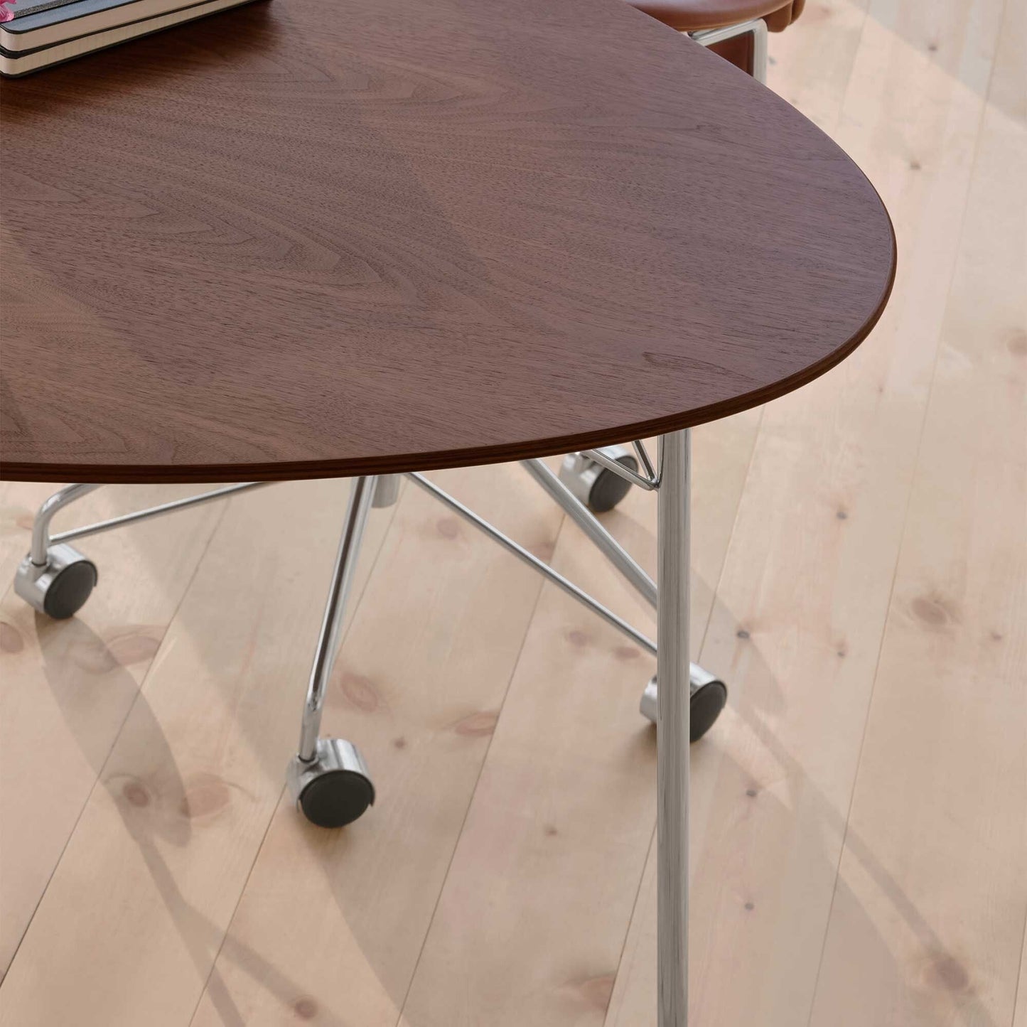 Egg Tisch 115x84x74cm