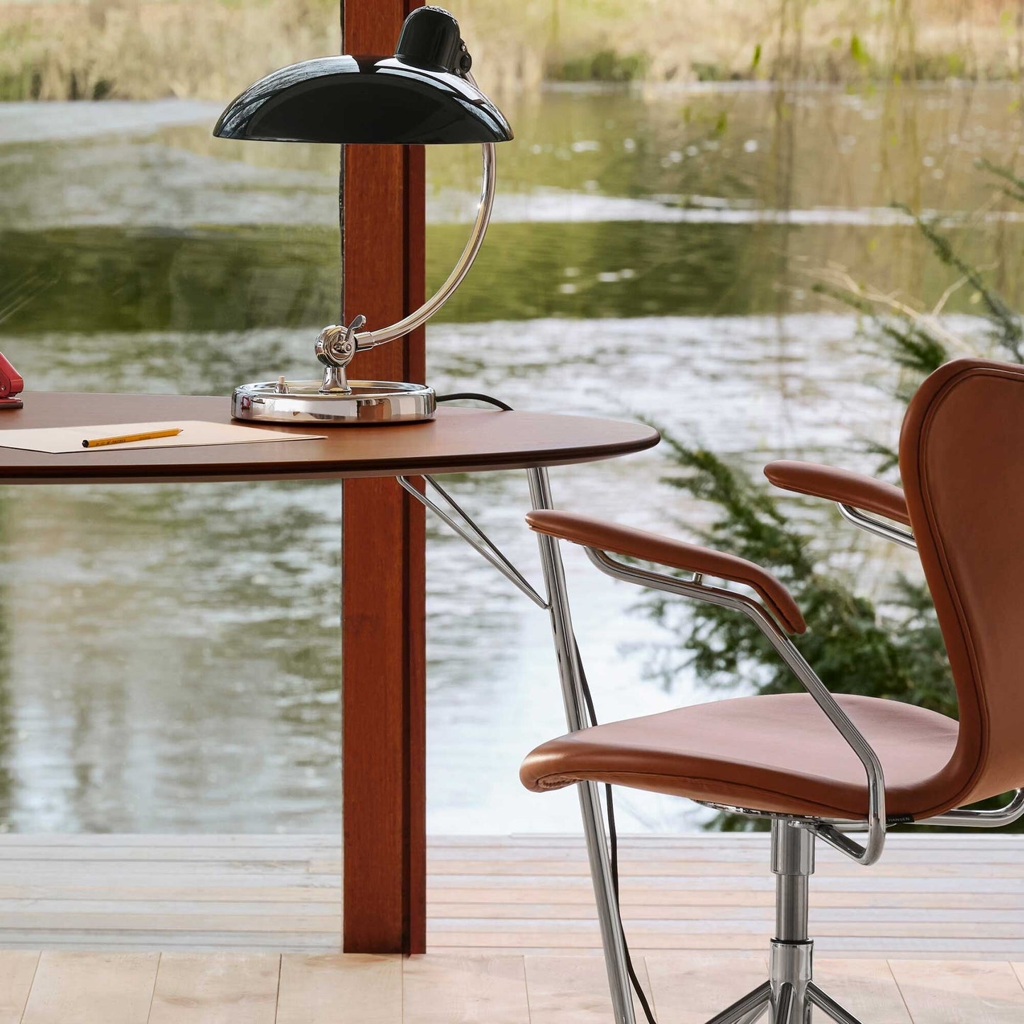 Egg Tisch 115x84x74cm