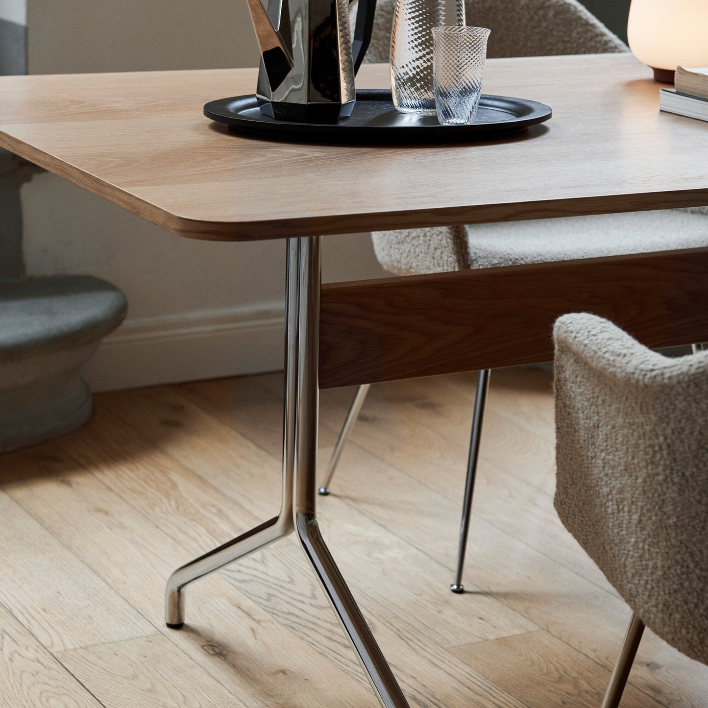 Pavilion AV19 Esstisch 90x200cm Gestell chrom