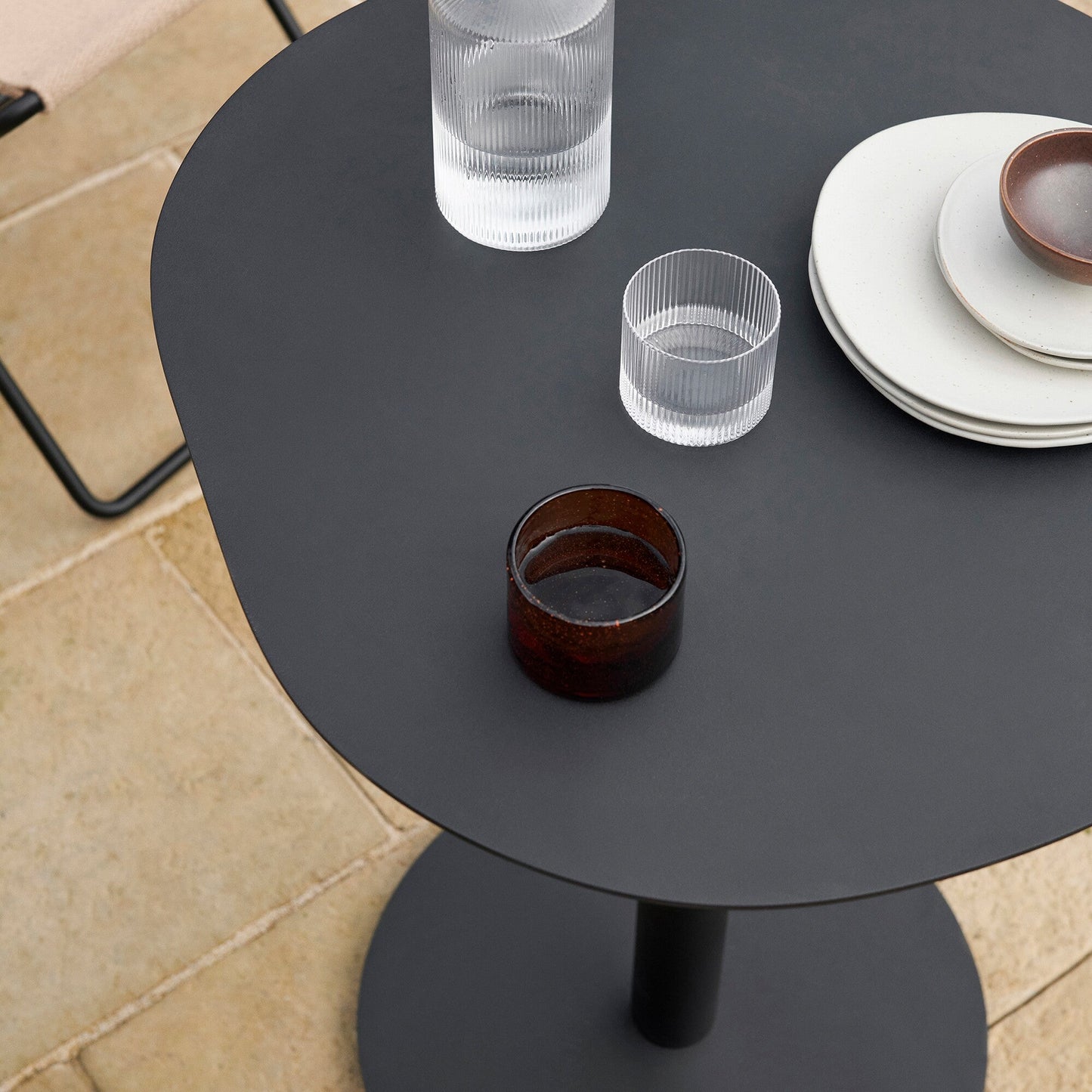 Pond Kaffeetisch Schwarz