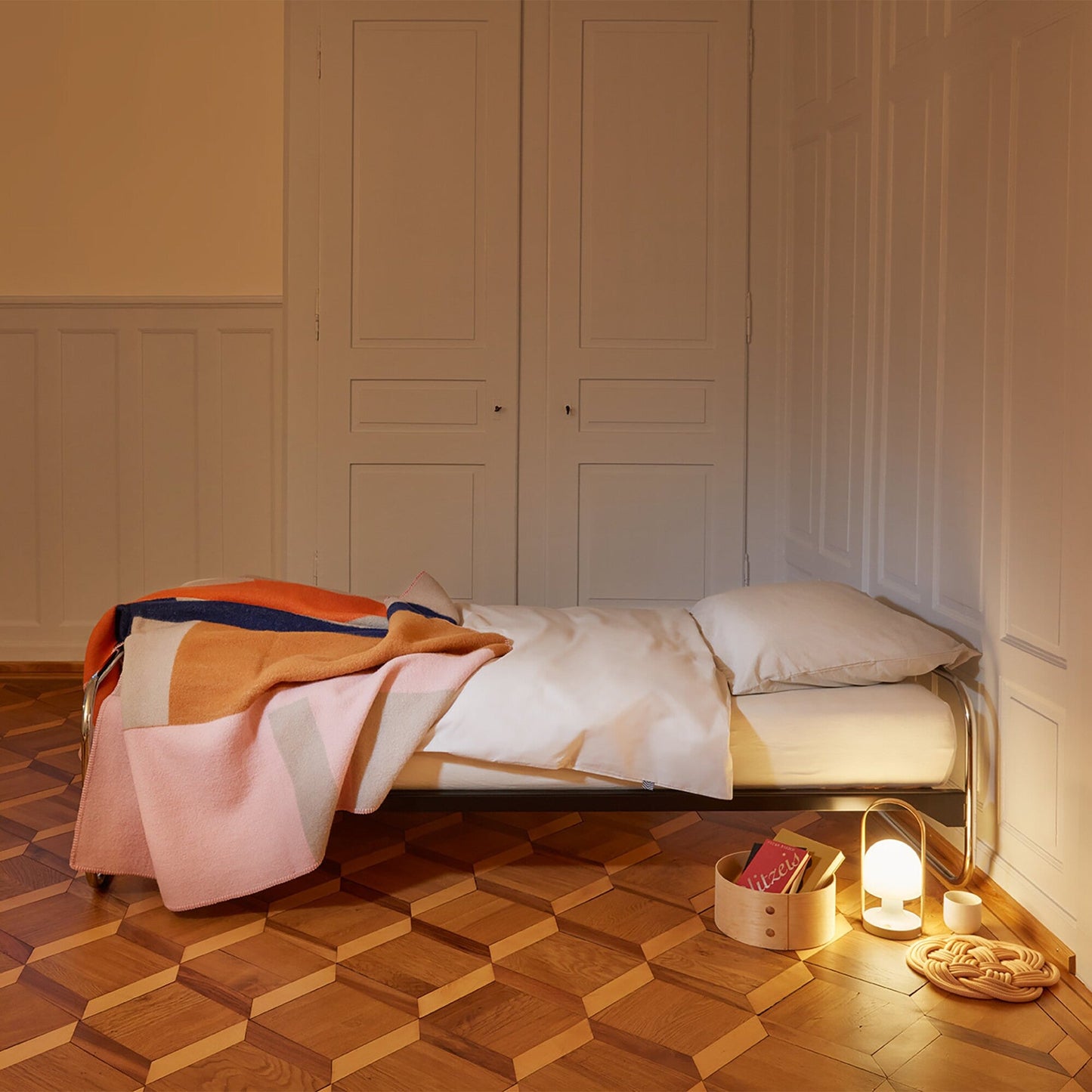 Roth Modell 455 Einzelbett 142x205cm Schwarz