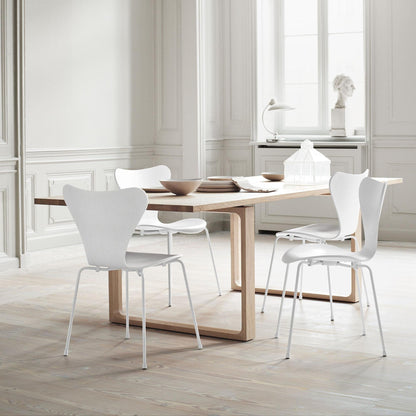 Serie 7™ Stuhl gefärbte Esche Monochrom Weiß