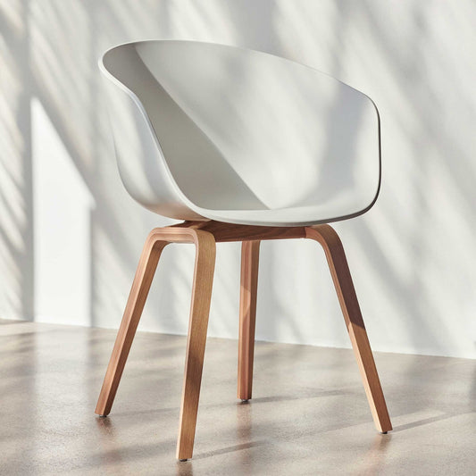 About a Chair AAC 22 2.0 Armlehnstuhl Eiche lackiert Schwarz