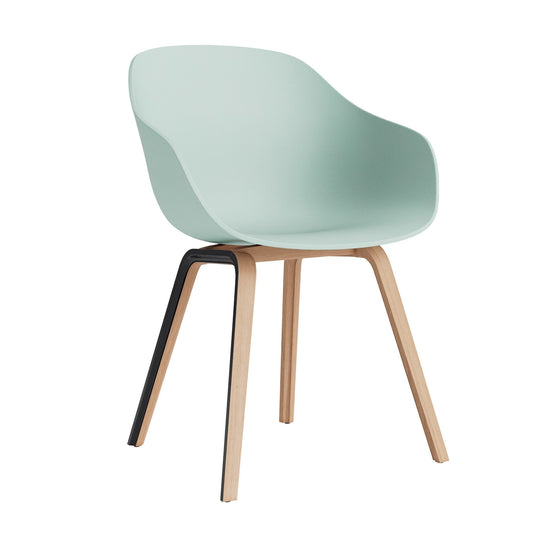About a Chair AAC 222 2.0 Armlehnstuhl Eiche lackiert