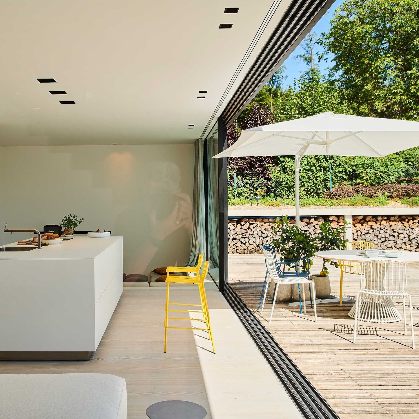 Mori Gartenarmlehnstuhl Weiß