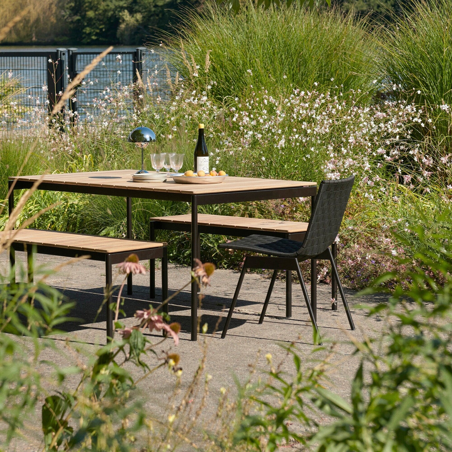 Ville AV33 Gartenstuhl Warm black