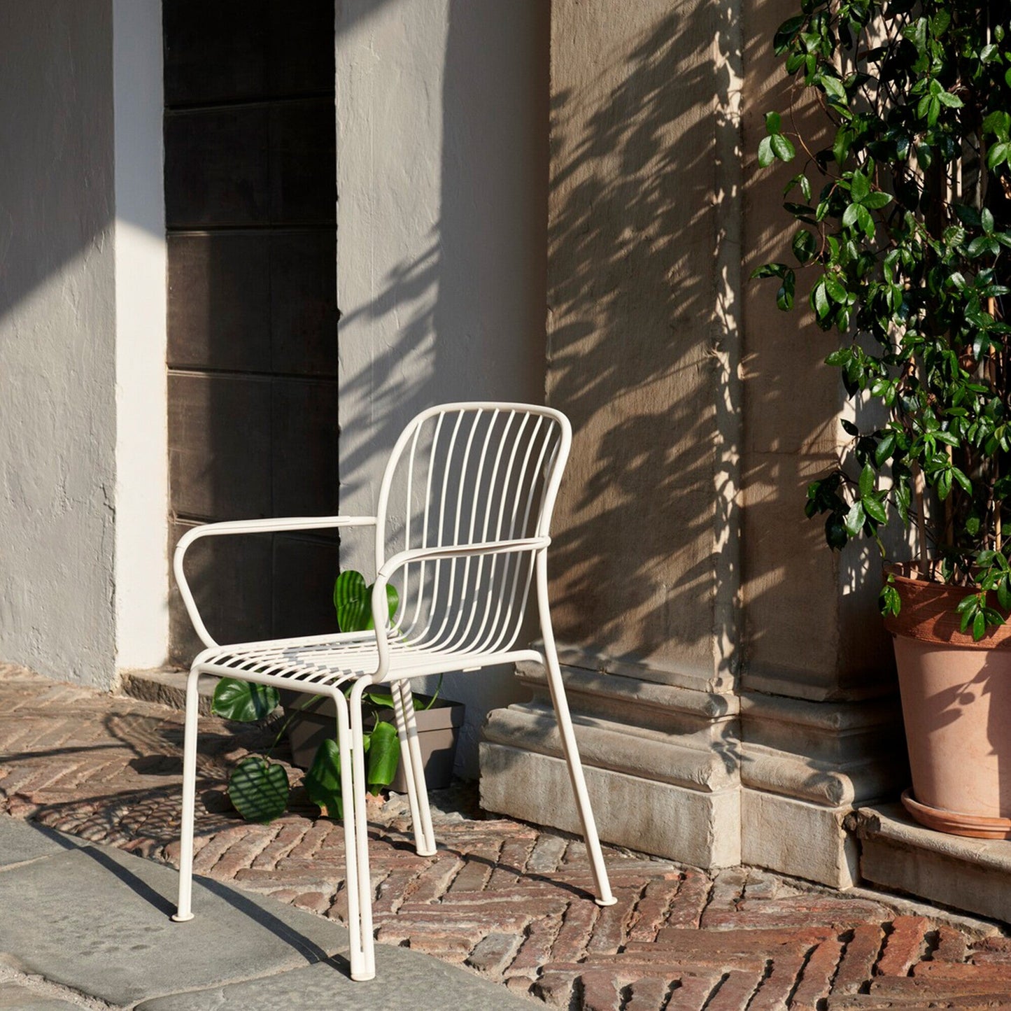 Thorvald SC95 Gartenarmlehnstuhl