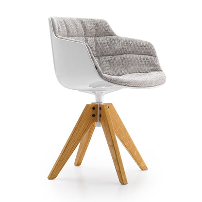 Flow Slim Armlehnstuhl Gestell Eiche VN gepolstert Natur