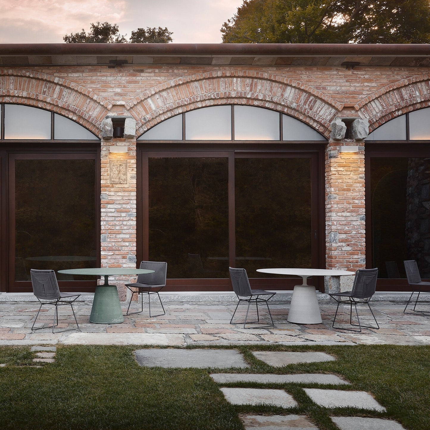 Rock Esstisch Ø 140cm Zement Natur