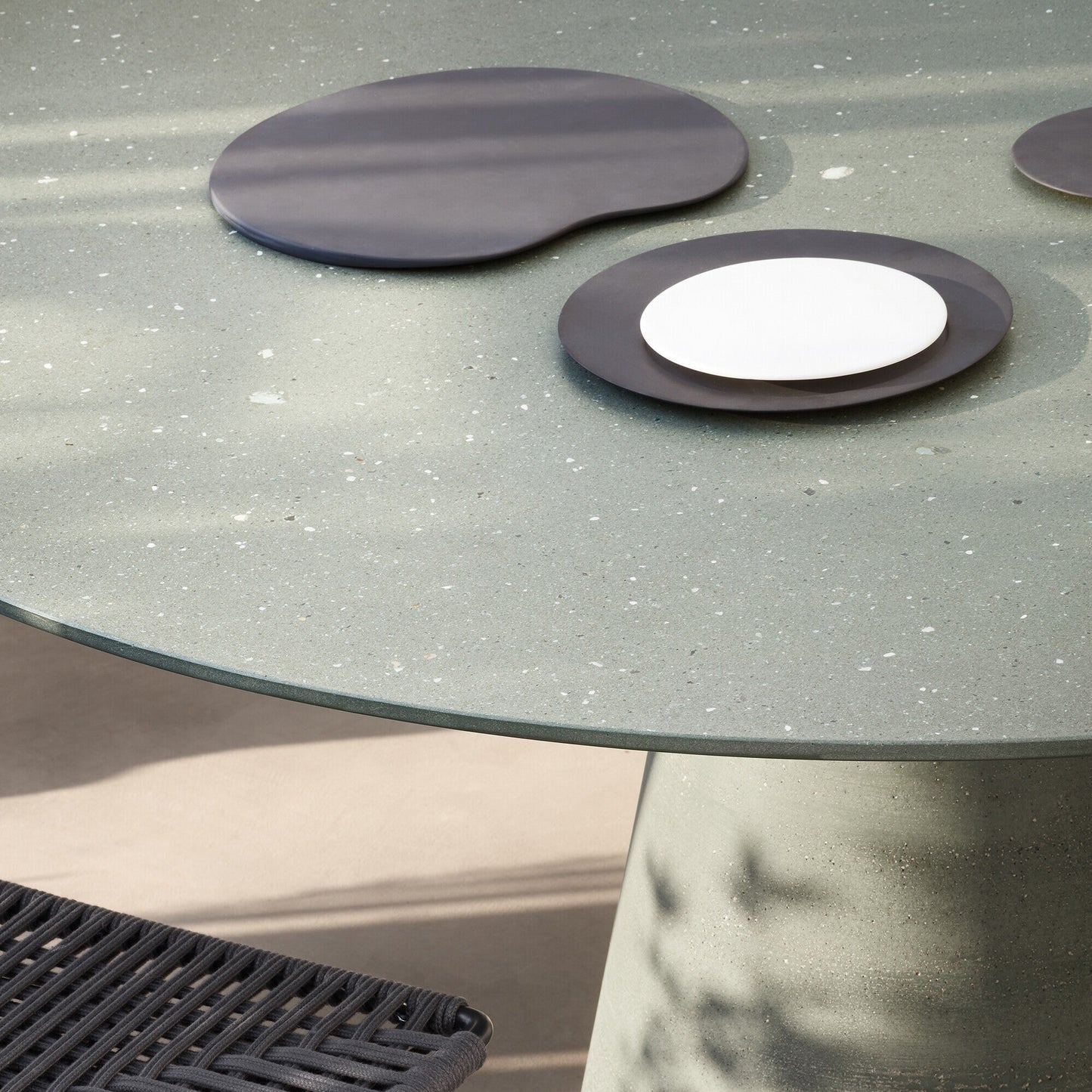 Rock Esstisch Ø 140cm Zement Natur